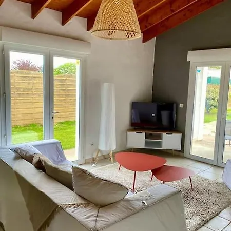 Дом отдыха Jolie Petite Maison Renovee Piscine