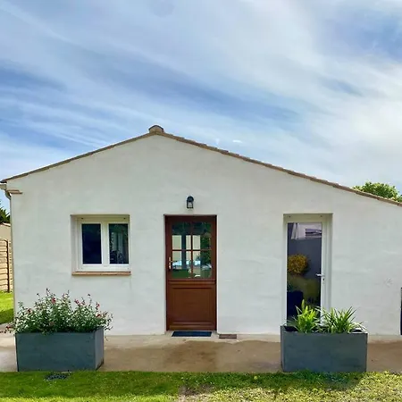 Holiday home Jolie Petite Maison Renovee Piscine