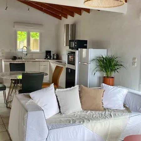 Дом отдыха Jolie Petite Maison Renovee Piscine *