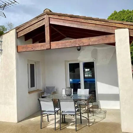 Jolie Petite Maison Renovee Piscine Дом отдыха