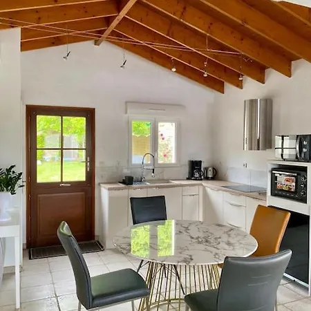 Дом отдыха Jolie Petite Maison Renovee Piscine *